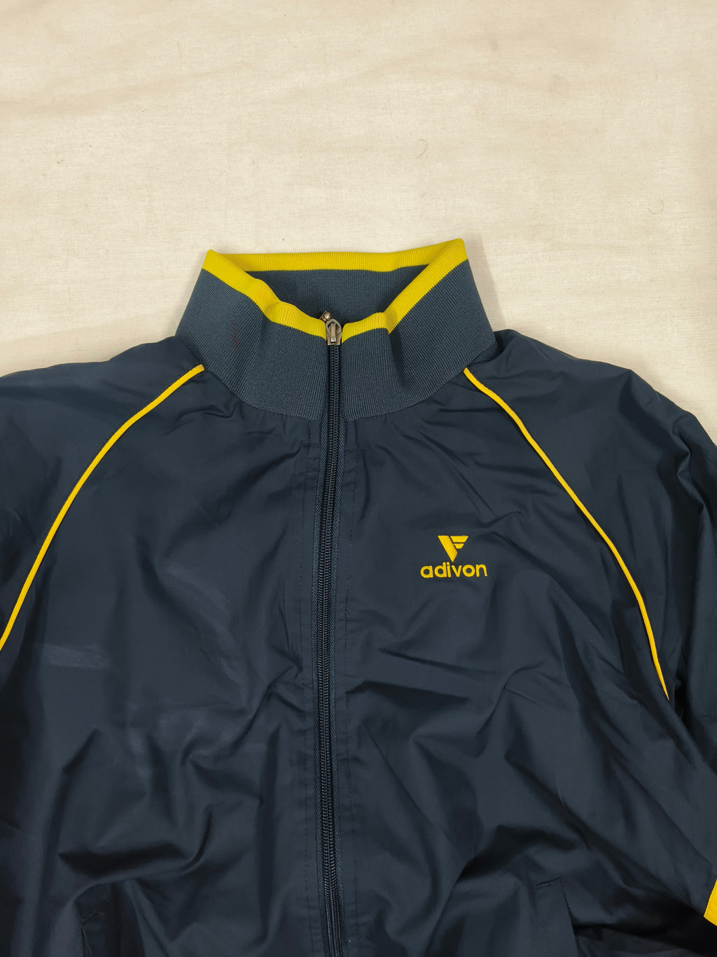 adivon windbreaker M
